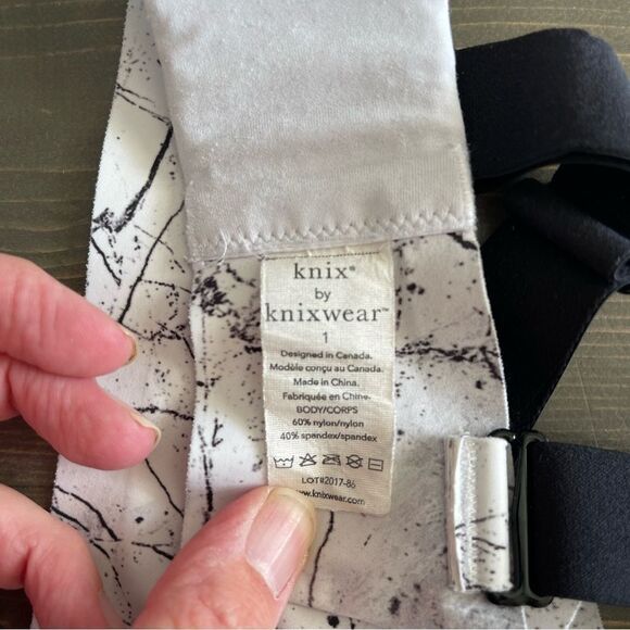 Knix Black and White Marble Print Adjustable Strap Unpadded Sports Bra - Picture 3 of 4